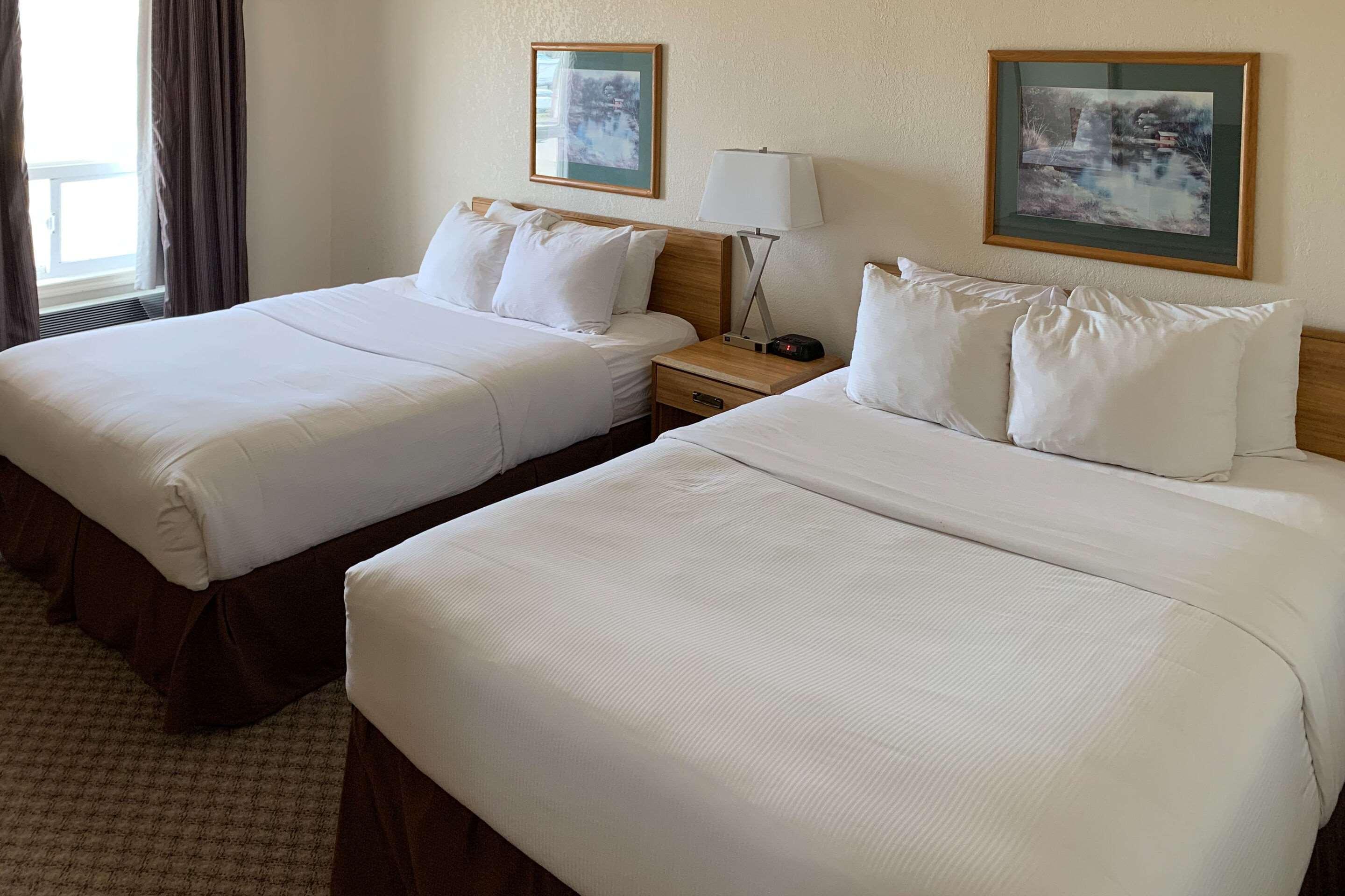 Sky Palace Inn & Suites By Jasper Beeville Exterior foto